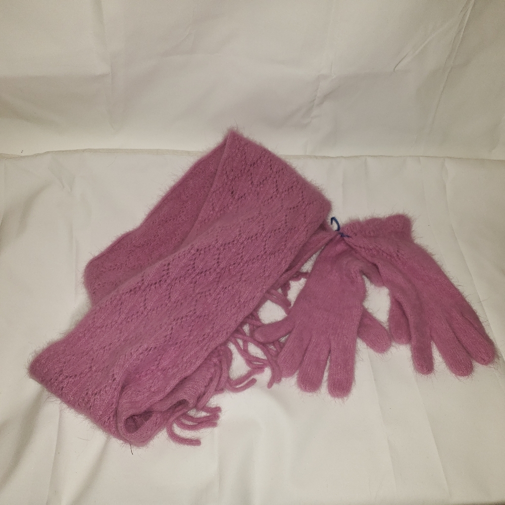 Scarf and gloves